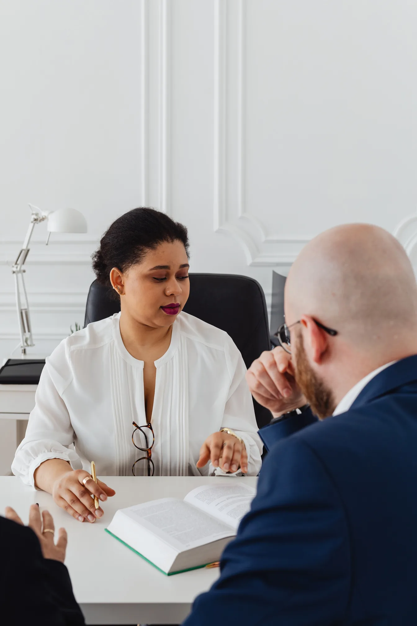 Kemi Olobade, Lead CPA at Lakingz Services, consulting with a client